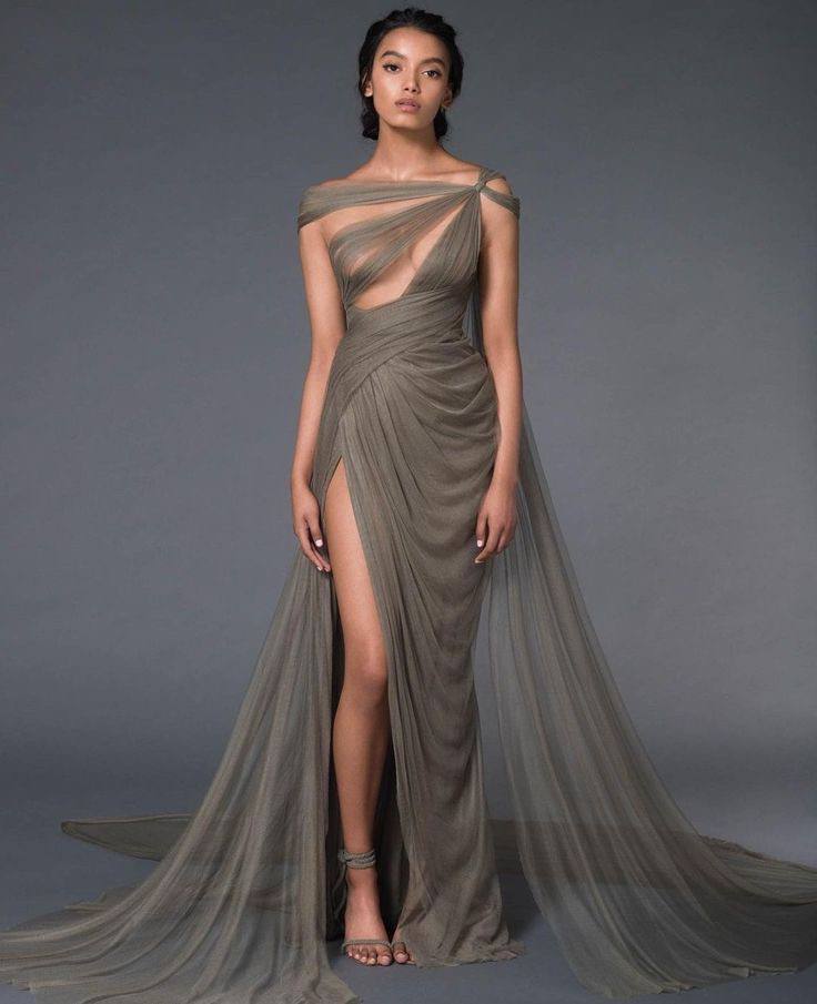 Легкое , вечернее платье в пол.